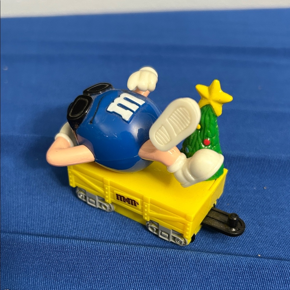 M&M'S Holiday Train Set - Picture 7 of 11
